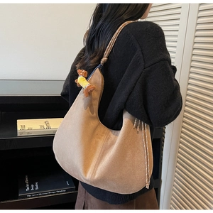 Retro khaki dumpling bag with braided shoulder straps and cute plush dog pendant charm