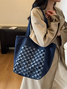 Sac cabas d'hiver en jean avec poche à damier effilochée pour un style décontracté