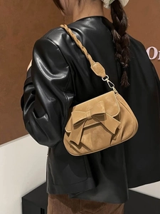 Elegante borsa a spalla in pelle scamosciata marrone chiaro con fiocco e tracolla intrecciata