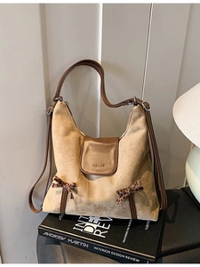 Sac bandoulière rétro beige avec rabat marron et nœuds léopard élégants sur les côtés