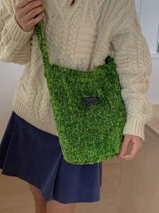 Grüne Plüsch-Eimertasche für den Winter, stilvoller Webstoff mit Schultergurt für Damen