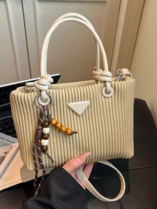 Sac Seau Plissé en PU pour Femmes Sac à Bandoulière Minimaliste Urbain Avec Plaque Triangle et Charme en Perles de Bois