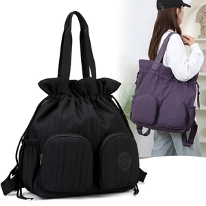 Details des Nylon-Rucksacks mit Kordelzug, Doppel-Fronttaschen und großem Stauraum