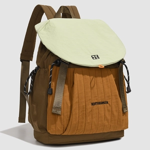 Detailansicht des wasserdichten Nylon-Rucksacks mit Color-Block-Design und Stepptasche