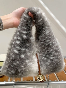 Borsa a Forma di Raviolo in Pelliccia Sintetica da Donna Borsa a Tracolla in Peluche Con Catena in Metallo e Sfera Dorata