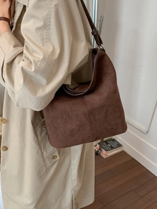 Brown vintage suede tote bag with large capacity and dark slim shoulder strap
