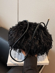Sac Seau en Peluche pour Femmes Sac à Épaule en Fausse Fourrure Automne Hiver Sac Bandoulière Tendance Couleur Unie Main