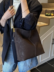Brown large capacity suede shoulder bag with contrast stitching and adjustable strap