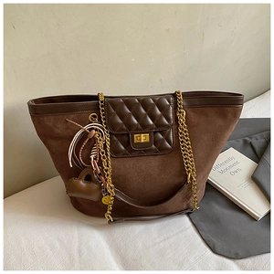 Detail of vintage matte tote bag showing the gold twist lock and quilted leather flap