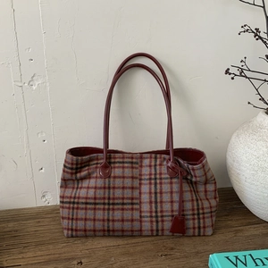 Detail of vintage plaid tote bag featuring premium woolen fabric and leather trim handles