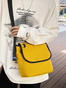 Borsa a tracolla in tela giallo brillante con bordo nero e tracolla regolabile per il tempo libero