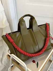 Borsa tote verde oliva con tracolla in corda rossa, ampia borsa a spalla per l'uso quotidiano