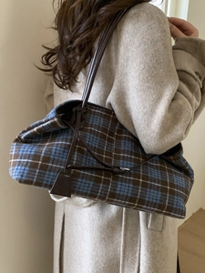 Plaid wool tote bag with brown leather straps, ideal for autumn and winter casual wear