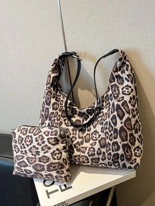 Fashionable leopard print hobo bag set with adjustable strap for women commuting