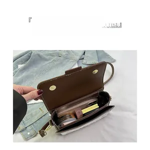 Sac bandoulière en cuir marron avec double compartiment pour téléphone et maquillage