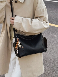 Vintage Hobo-Schultertasche aus schwarzem PU-Leder mit bunten Perlen und Zierschnallen-Details