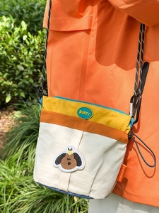 Borsa a tracolla in nylon con design color-block e cinturino in corda intrecciata
