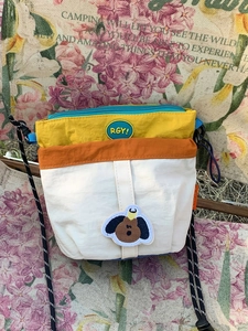 Borsa a tracolla in nylon tricolore con ricamo cartoon e tracolla sottile regolabile