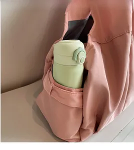 Grand sac cabas rose en nylon avec poche latérale pratique et rangement spacieux