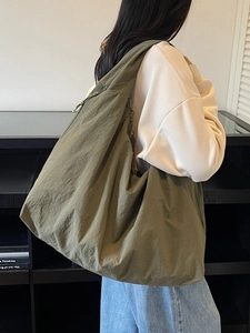 Grand sac à bandoulière en nylon vert olive avec cordon de serrage pour le trajet quotidien
