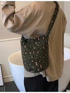 Ethnic style leopard bucket bag in green fleece with wide shoulder strap for women