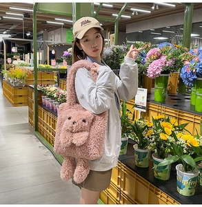 Borsa tote in peluche rosa con orsetto 3D e ampio spallaccio per uso quotidiano casual