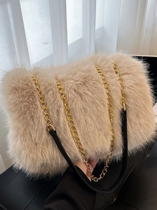 Women Faux Fur Plush Tote Bag Large Capacity Chain Shoulder Bag Winter Autumn Warm Fuzzy Messenger Bag Casual Fashion Handbag