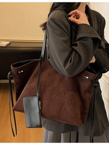 Grande borsa tote vintage in pelle scamosciata marrone da donna con goffratura e pochette