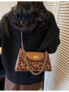 Retro leopard print shoulder bag with gold chain strap and brown leather flap