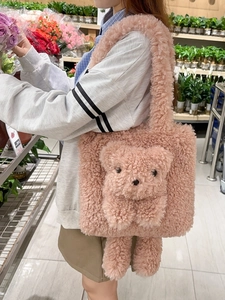 Borsa tote rosa in pile soffice con peluche di orsetto 3D per outfit autunno-inverno