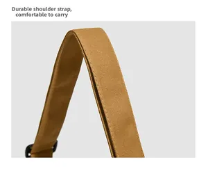 Détail de la bandoulière durable en tissu oxford marron avec boucle de réglage noire