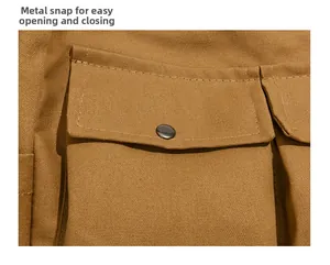 Détail d'un sac Oxford avec coutures renforcées et poche à bouton-pression métallique