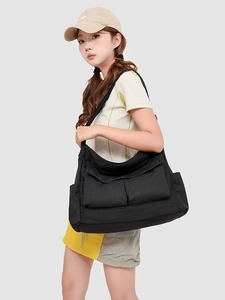 Grand sac cabas noir en tissu Oxford avec double poche à rabat et large bandoulière