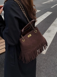 Sac seau rétro en daim marron foncé avec franges et bandoulière chaîne dorée pour femme