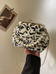 Sac de Soirée Coquille en Peluche de Fausse Fourrure Poignée en Künstliche Perles Élégante Fermoir à Baiser Sac à Main Vintage Léopard Bandoulière Femme