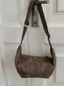 Women Large Capacity PU Leather Hobo Bag Retro Matte Distressed Shoulder Bag Versatile Pleated Crossbody Commuter Handbag