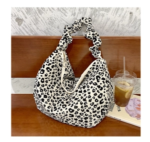 Leopard print canvas shoulder bag with pleated handle and white zipper closure