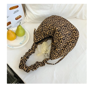 Detailed leopard print tote bag with ruffled shoulder strap and pearl lace accessory