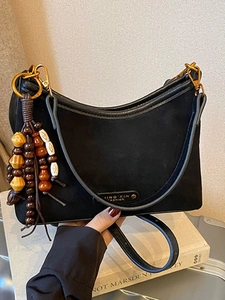 Sac Demi-Lune en PU Daim Rétro Imprimé Léopard pour Femmes Sac Bandoulière Vintage Dumpling avec Gland en Perles de Bois Sac À Épaule