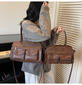 Comparison of large and small retro brown multi-pocket handbags with gold zippers