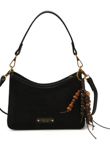 Sac hobo vintage en daim noir avec pampille en perles de bois et bandoulière chic