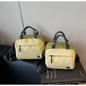 Detailed comparison of green and beige canvas shoulder bags in two different sizes