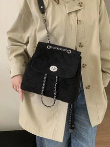 Sac à dos rétro en daim matelassé noir pour femme avec chaîne argentée et fermoir