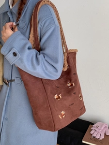 Brown corduroy tote bag with puppy embroidery and fleece trim for autumn and winter fashion