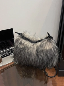Fashion Faux Fur Shoulder Bag For Women Large Capacity Plush Crossbody Bucket Bag Long Hair Tote Bag Winter Autumn Handbag