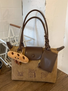 Brown dumpling tote bag with leather handles and cute plush bread pendant decoration