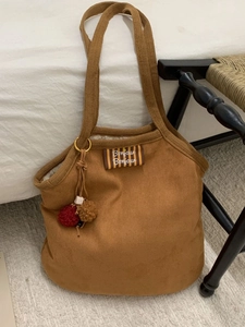 Large Capacity Women Plush Tote Bag Faux Suede Shoulder Bag With Pom Pom Charm Casual Autumn Winter Shopping Handbag