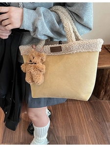 Fleece-trimmed yellow faux suede tote bag with a cute bear charm for autumn and winter