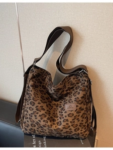 Fashionable leopard print canvas tote bag with adjustable strap and spacious interior