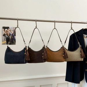 Minimalist suede hobo bags in four colors with bohemian tassels for daily commute
